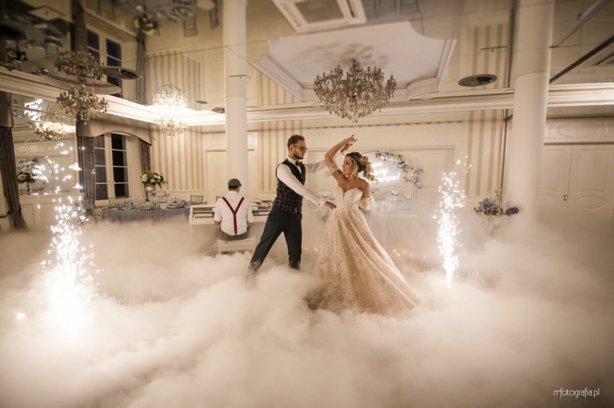 Stylizowana sesja ślubna w stylu glamour w Pałacu Domaniowskim- Olivia i Mateusz