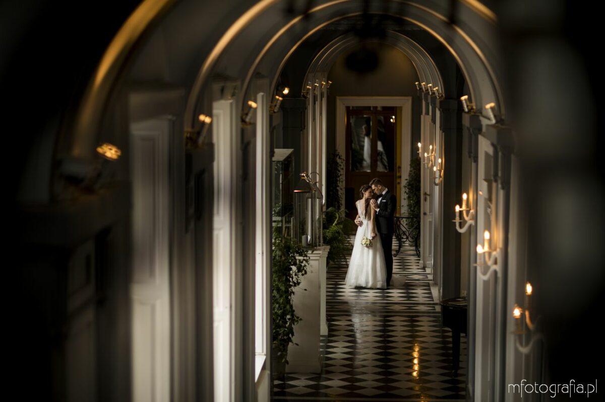 Sesja ślubna w pałacowych wnętrzach Endorfina Foksal